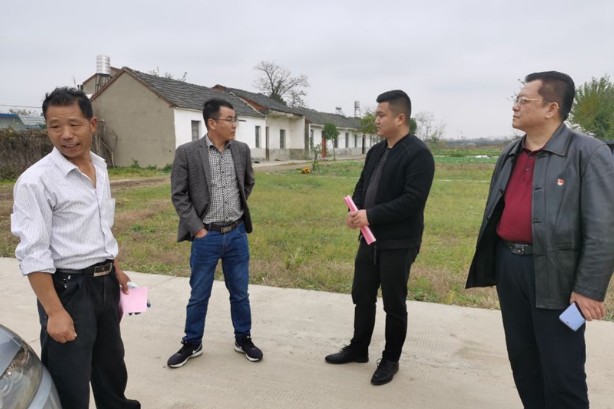 经开建投支部：秸秆禁烧在行动 让主题党日活起来.jpg