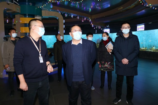 李茂茂检查海洋馆安全生产2_副本.jpg