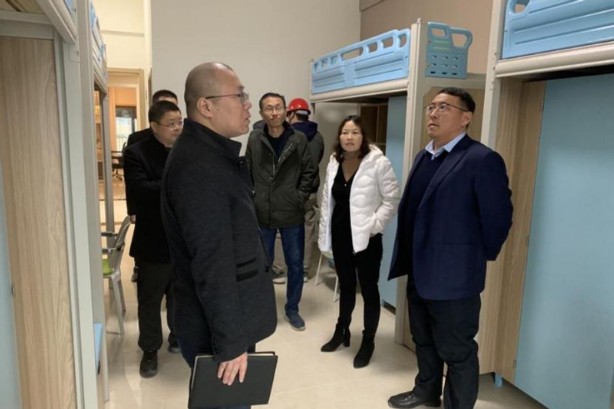 李茂茂检查智能科技园五期宿舍_副本.png