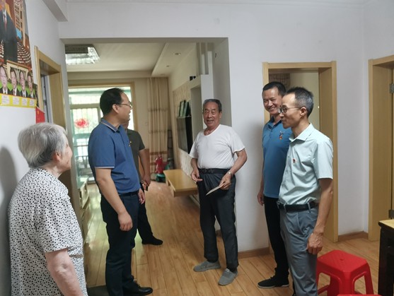 走访慰问传真情,关怀帮扶暖人心——海恒国际党支部联合新港工业园机关党支部开展走访慰问共建活动(小图).png