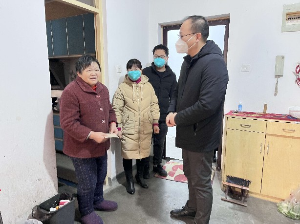 海恒国际党支部赴庭湖社区开展春节慰问活动.jpg